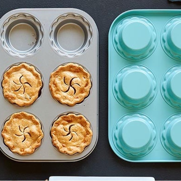 Pampered Chef Kitchen Pampered Chef Mini Pie Pan Set Pan And Two Dough Cutters Poshmark